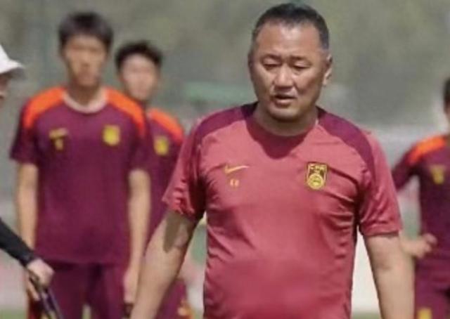 开云体育平台官网入口-球队内讧传闻，队员关系疑云引发猜测的简单介绍